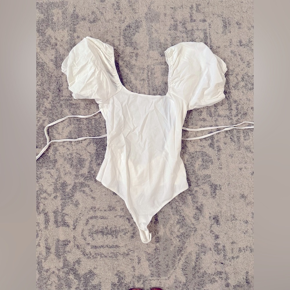 NWT ✨ Vici Collection Bayley Tie Back Bodysuit, White, Small